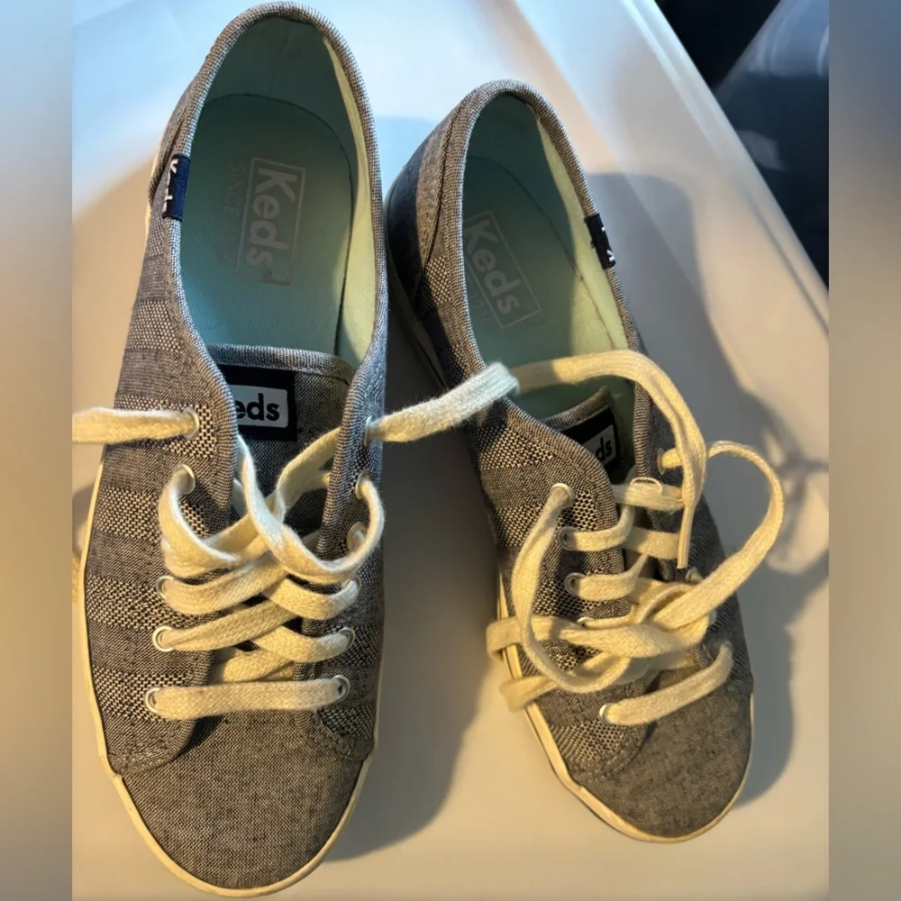 Keds Size 7‎ Women’s Navy Blue And White Pattern In EUC  WF54698